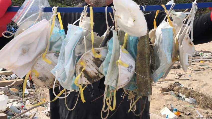 В Іспанії придумали, що робити з використаними масками і рукавичками В Іспанії придумали, що робити з використаними масками і рукавичками