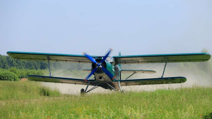 У Росії під час зльоту розбився літак: є загиблі (ВІДЕО)