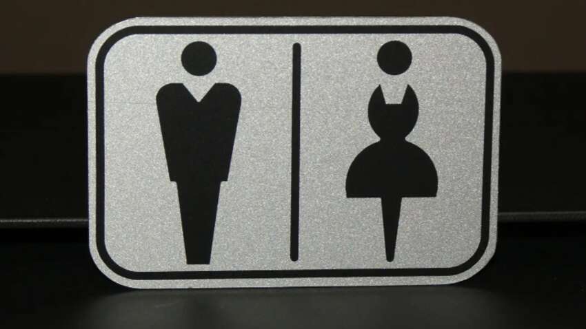 Почему мужчины все чаще отказываются от привычки ходить в туалет стоя? Почему мужчины все чаще отказываются от привычки ходить в туалет стоя?