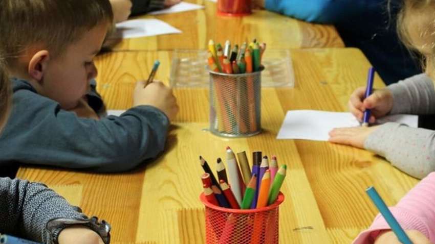 У Росії дітей у садочку нагородили грамотами з українським тризубом (ФОТО)