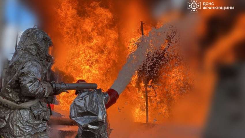 У ДСНС показали, що ракети наробили сьогодні вранці (ФОТО) У ДСНС показали, що ракети наробили сьогодні вранці (ФОТО)