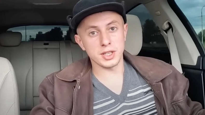 Блогер з України втік за кордон: розкрито причини його втечі