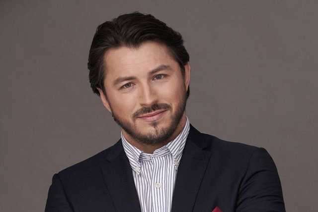 Известный украинский телеведущий травмировал ногу