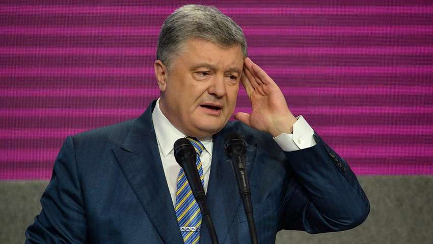 Порошенко самостійно прийшов до ДБР за повістками