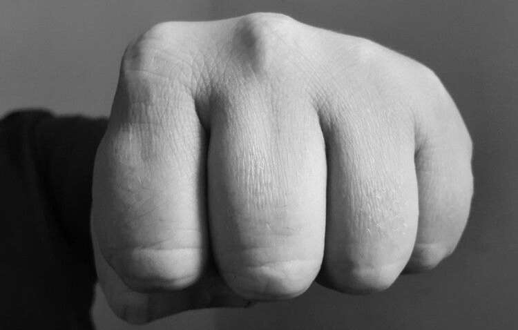 Бив палкою дітей і погрожував соцслужбі: у Черкасах від агресивного батька забрали п'ятьох дітей