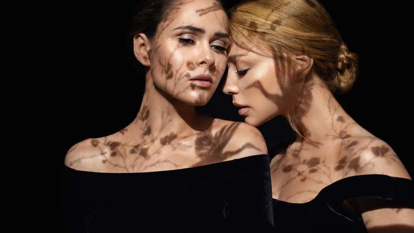 Тина Кароль и Юлия Санина выпустили клип на совместную песню