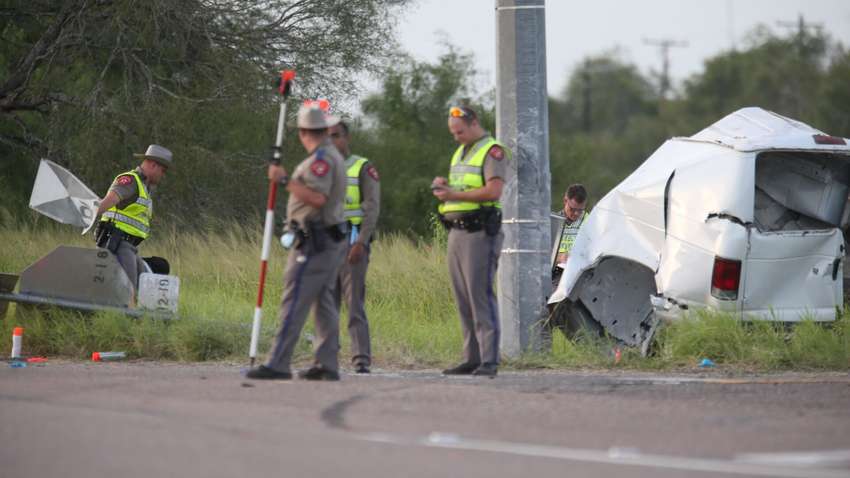 У США переповнений людьми мікроавтобус розбився на трасі: багато поранених і загиблих
