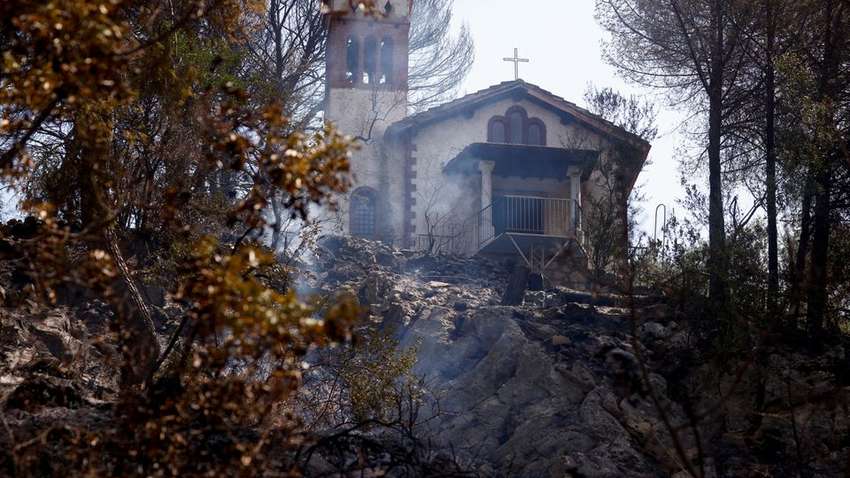 Возле Рима из-за жары полыхают леса: людей эвакуируют (ФОТО) Возле Рима из-за жары полыхают леса: людей эвакуируют (ФОТО)