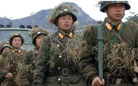 Батюшки московського патріархату розповідають окупантам, що все зло у них від військових КНДР (ВІДЕО) Батюшки московського патріархату розповідають окупантам, що все зло у них від військових КНДР (ВІДЕО)