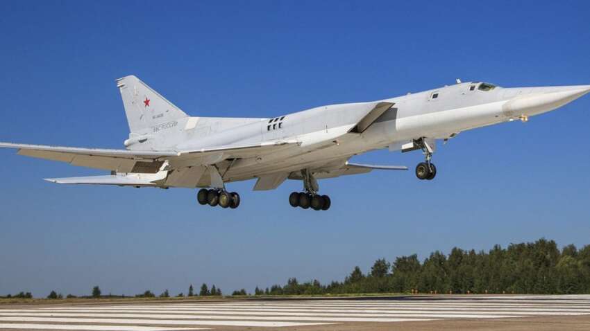 Кадры падения ракетоносца Ту-22М3: в России во время полета разбился самолет стратегической авиации Кадры падения ракетоносца Ту-22М3: в России во время полета разбился самолет стратегической авиации