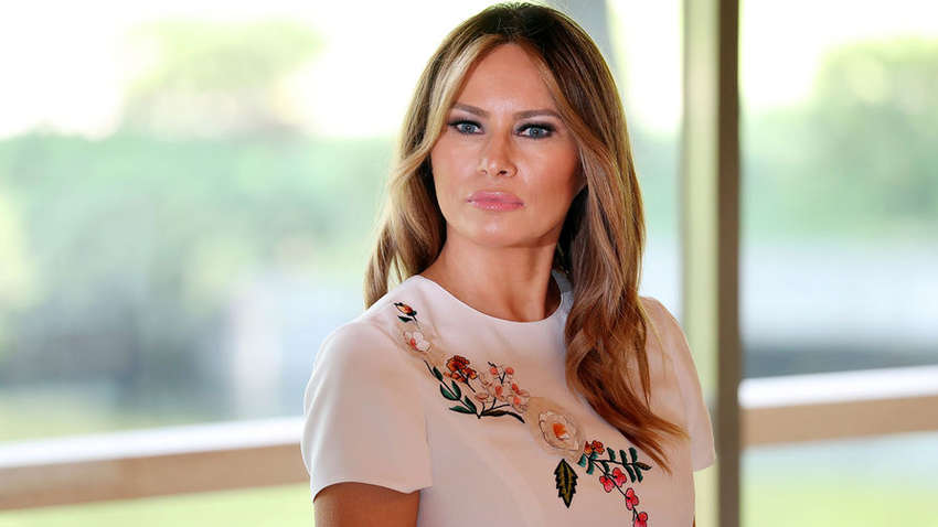 В Словении открыли странную статую Мелании Трамп, - ФОТО