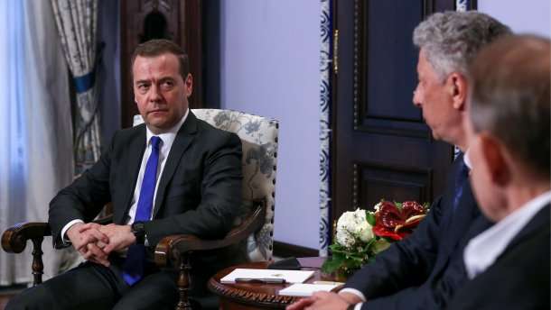 Премьер РФ похвалил Медведчука за старательность в вопросе освобождения удерживаемых лиц