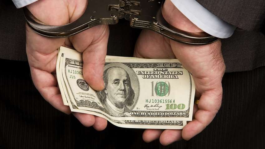 В Одесской области задержали полицейского за крупную взятку