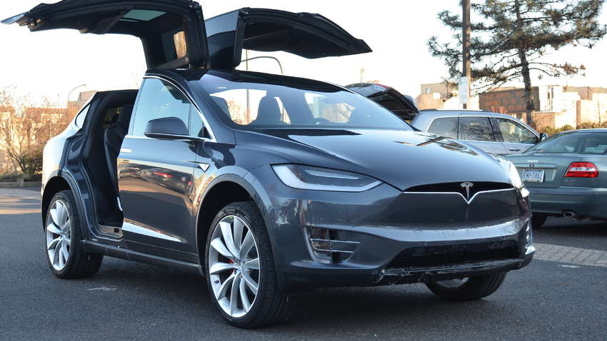 "Електрокар-вбивця": в США родичі загиблого в "Теслі" водія подали в суд на компанію Ілона Маска