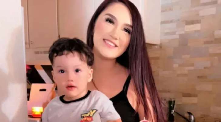 22-летняя мать мертва: ее случайно застрелил двухлетний сын