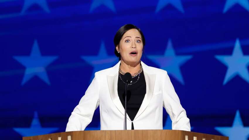 "С ним не все в порядке": спикерша Белого дома заявила о "безумии" Трампа