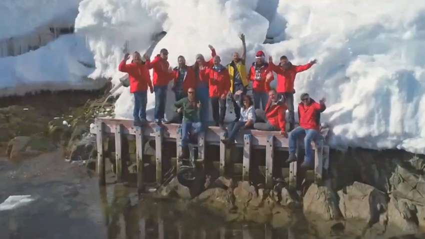 Українців з Новим роком привітали полярники зі станції "Академік Вернадський"