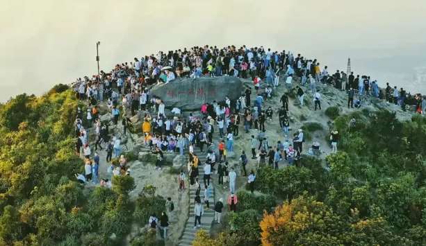 Популярный туристический объект в Китае оказался фальшивкой (ФОТО)