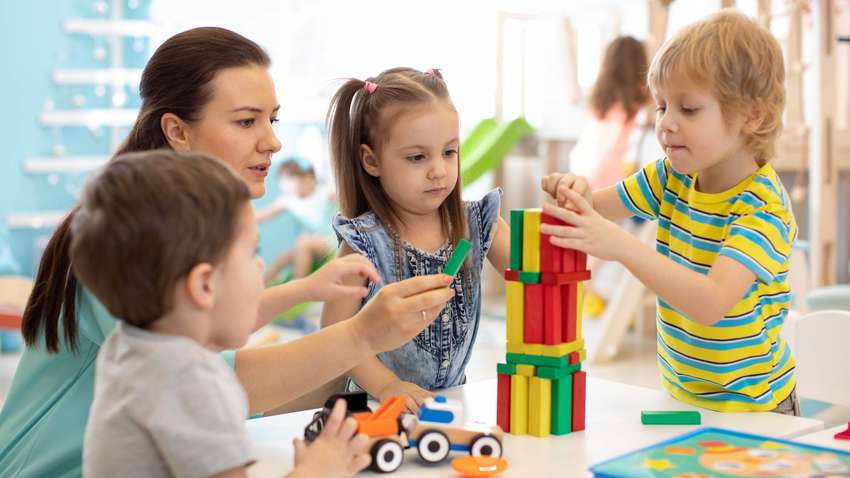 Веселые и развивающие: игры для малышей 2-3 лет на каждый день Веселые и развивающие: игры для малышей 2-3 лет на каждый день