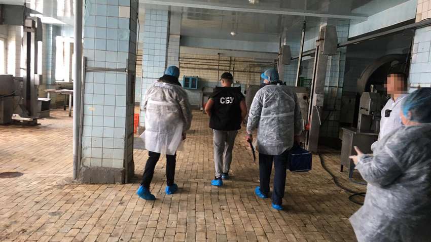 Продали некачественные консервы для армии: кого подозревают в растрате бюджетных денег