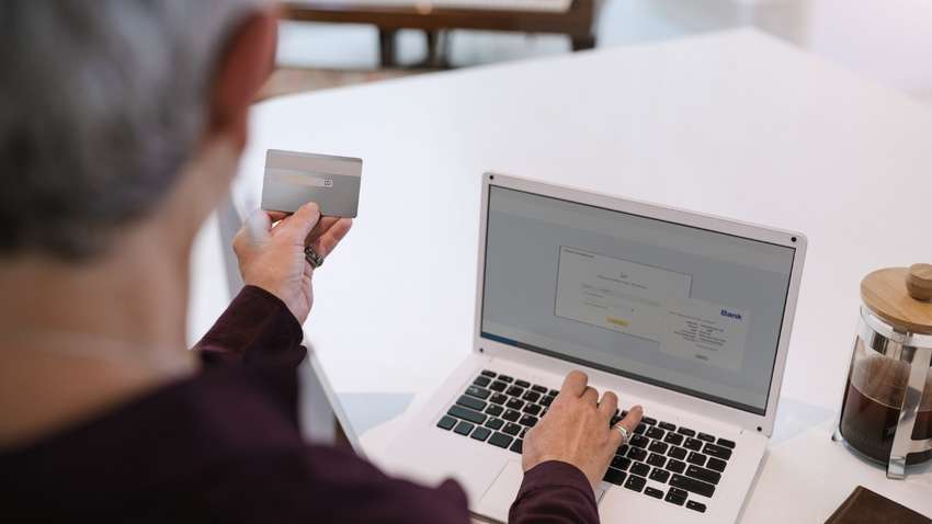 Пропонують роботу в інтернеті і частку в бізнесі: як змінилися підходи мережевих аферистів  Пропонують роботу в інтернеті і частку в бізнесі: як змінилися підходи мережевих аферистів