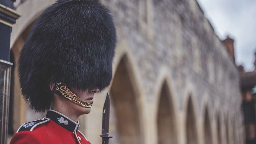 У королевы Британии обнаружили коронавирус: что известно