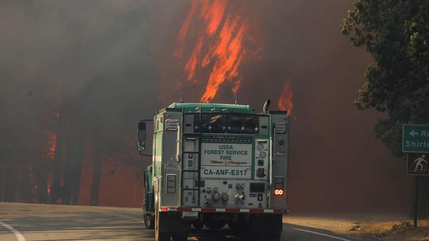 Лесные пожары в США: огонь стремительно приближается к Лос-Анджелесу (ФОТО) Лесные пожары в США: огонь стремительно приближается к Лос-Анджелесу (ФОТО)