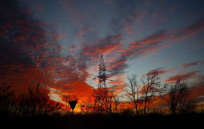 Аварійні відключення по всій країні: РФ масовано вдарила по Україні, потрапивши в енергооб'єкти