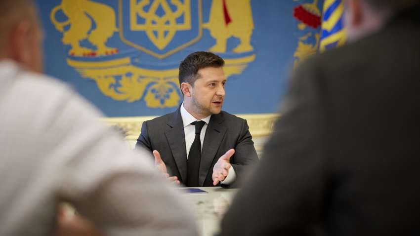 Зеленский об отношениях ФРГ с Украиной и Россией: у Германии не получится усидеть на двух стульях