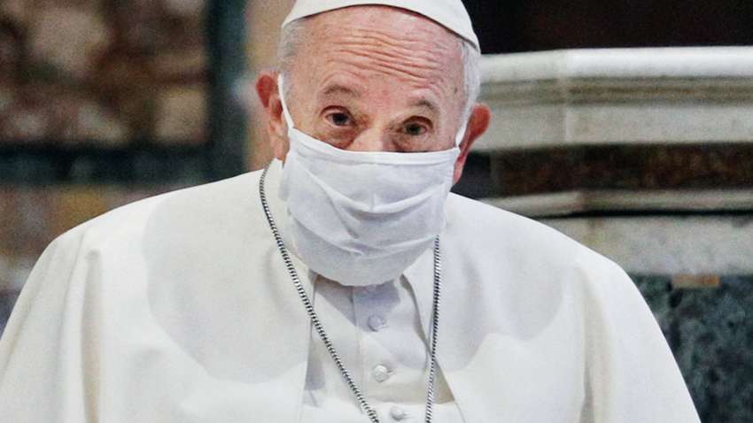 Папа Римський урізав зарплати священиків через COVID-19