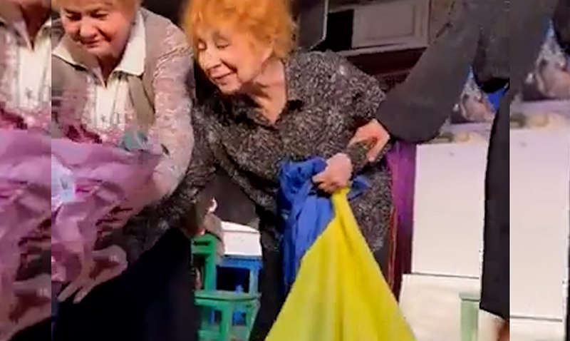 Лія Ахеджакова відхрестилася від українського прапора Лія Ахеджакова відхрестилася від українського прапора