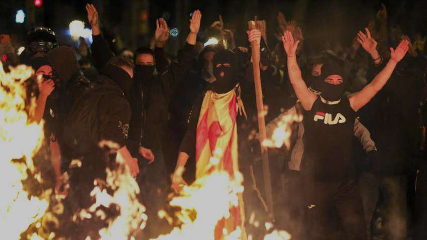 У Каталонії під час протестної акції постраждали понад 100 людей