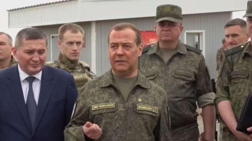 Экс-президент РФ лично курирует мобилизацию на оккупированных территориях Украины Экс-президент РФ лично курирует мобилизацию на оккупированных территориях Украины