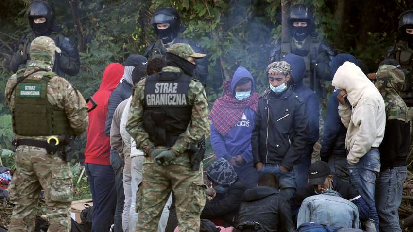 Європейський суд з прав людини закликав уряди двох країн допомогти мігрантам