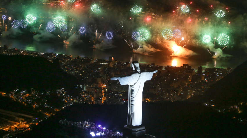 От фейерверков до гигантских елок: новогодние рекорды Гиннеса От фейерверков до гигантских елок: новогодние рекорды Гиннеса