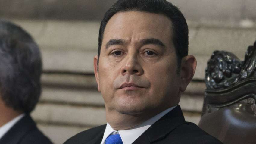 В Гватемале экс-президента забросали яйцами: протест из-за новой должности