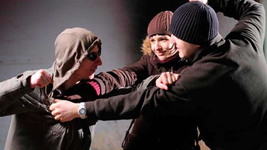 Берцы или кроссовки: выбираем обувь для уличной драки