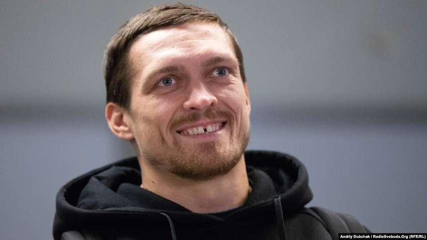 Боксер Усик розповів про солідарність з Шаріем в їх спільному ефірі