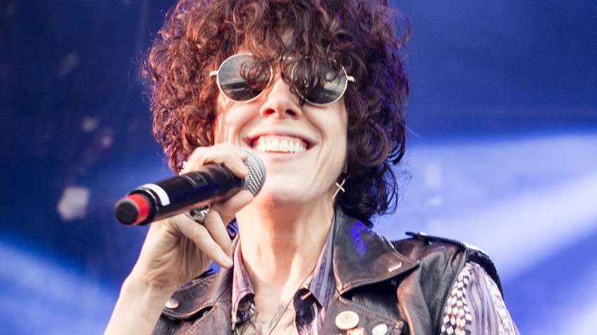 Відома співачка потрапила у скандал через подарунок від Росії: про що йде мова Відома співачка потрапила у скандал через подарунок від Росії: про що йде мова