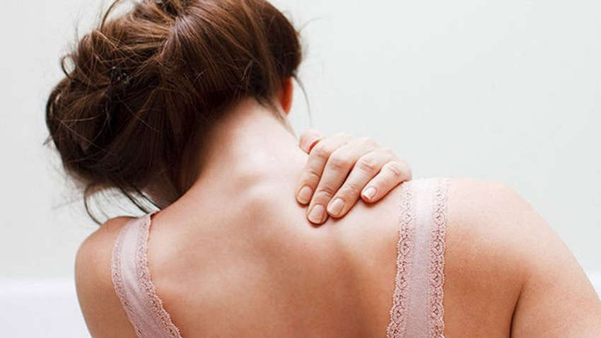 Под тяжестью обид: от каких эмоций может болеть шея