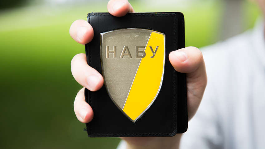 НАБУ опубликовало видео, на котором экс-министр пытается дать представителям ведомства взятку в 5 млн гривен НАБУ опубликовало видео, на котором экс-министр пытается дать представителям ведомства взятку в 5 млн гривен