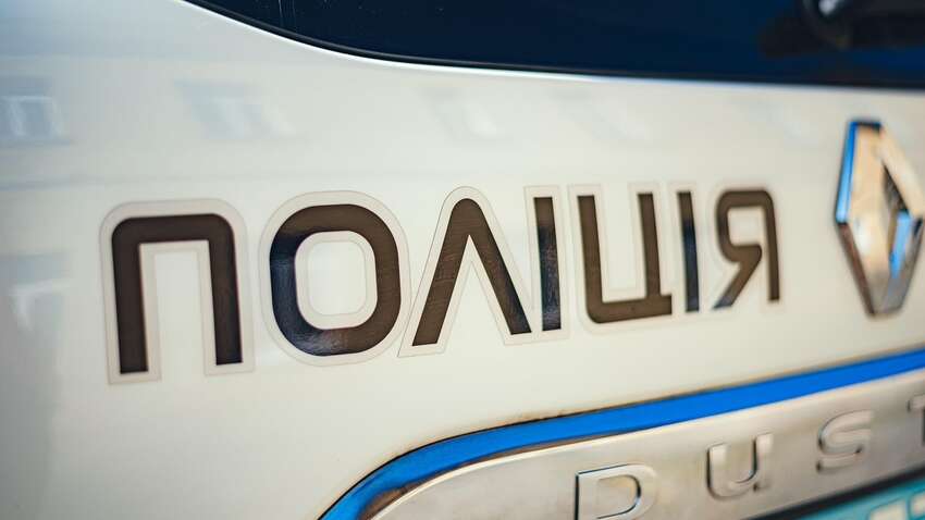 У Києві чоловік вчинив стрілянину та стрибнув з мосту у Дніпро: що сталося