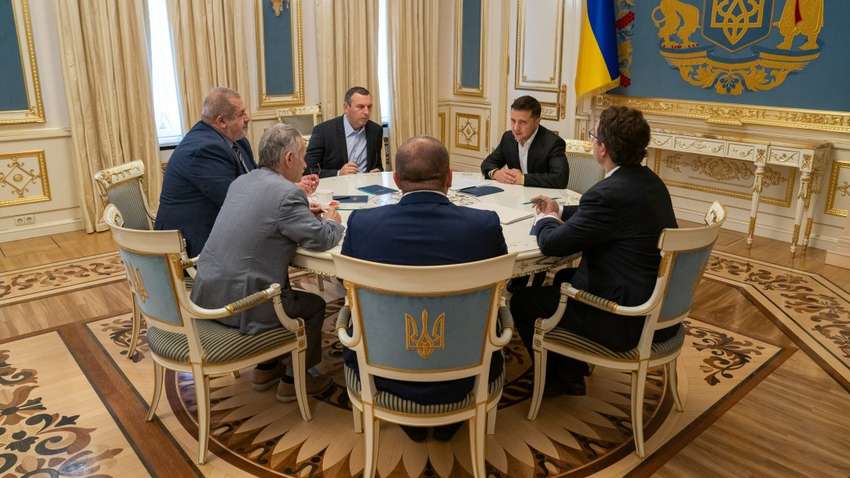 Зеленский встретился с представителями крымских татар