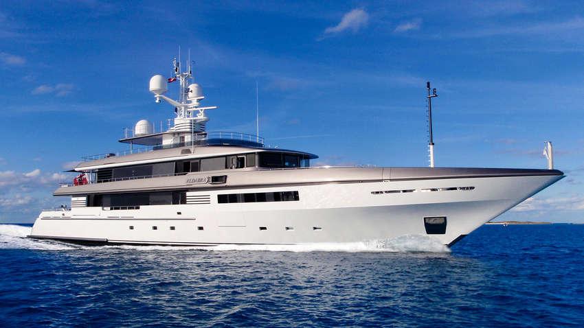 Российский олигарх угнал яхту, которая была под санкциями ЕС