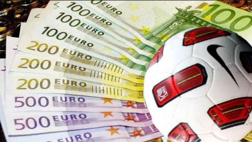 Стало известно, сколько денег в среднем зарабатывает футболист в украинской ПФЛ