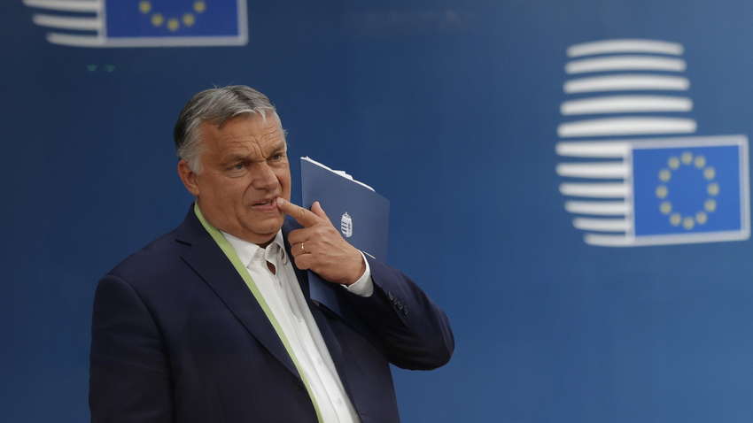 Орбан планує провести опитування серед угорців, щодо санкцій ЄС проти Росії