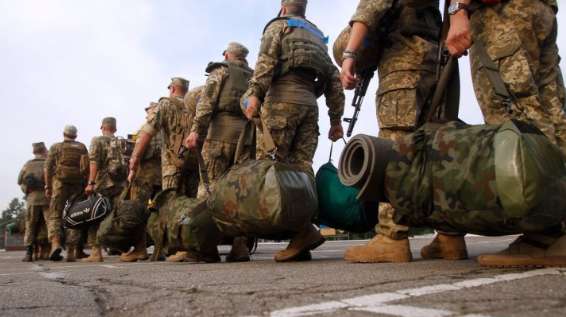 Быть уклонистом уже не стыдно: как разделились мнения украинцев