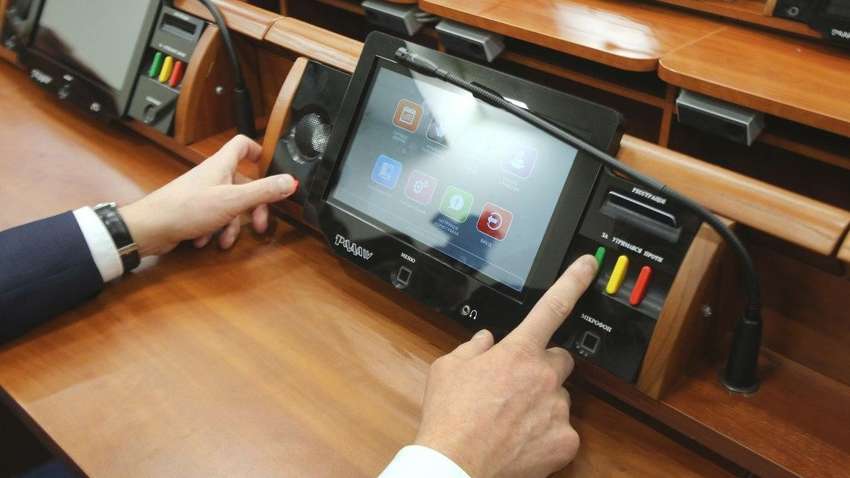 "В шаге от утверждения": в Сеть слили "шпаргалку" для нардепов о перезагрузке Кабмина