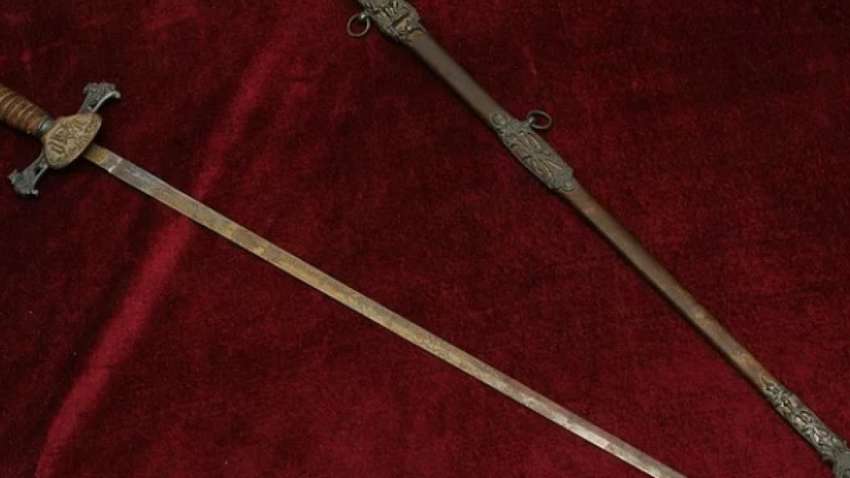 Масонский меч почтой: таможенники изъяли ритуальное оружие