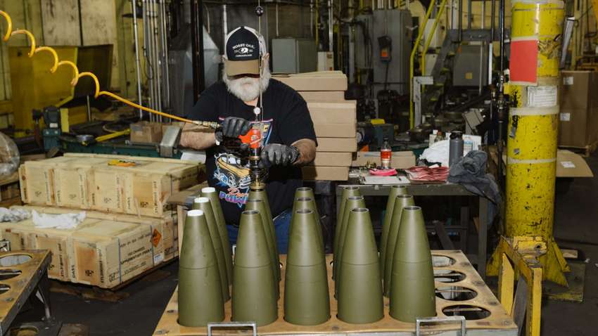 Для Украины: США показали, как производят артснаряды (ВИДЕО)